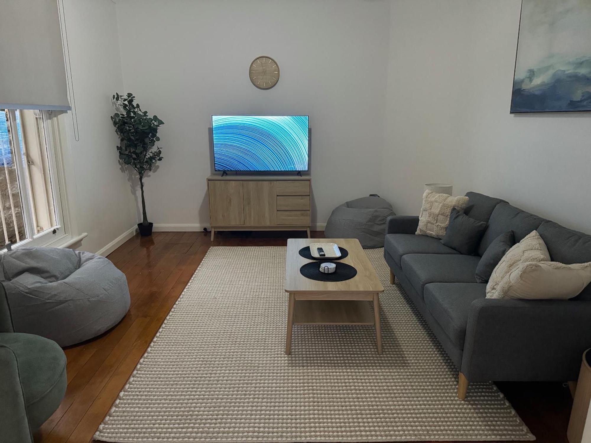 One Bed - Coogee Apartment *
